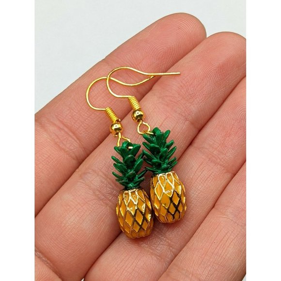 Gold Tone Yellow Green Enamel Pineapple Hawaii Tropical Fruit Dangle Earrings - Picture 5 of 6